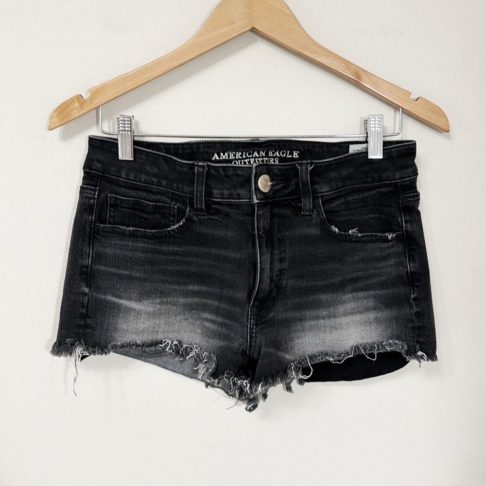 AMERICAN EAGLE Hi-Rise Shortie Black Denim Shorts Distressed Size 8